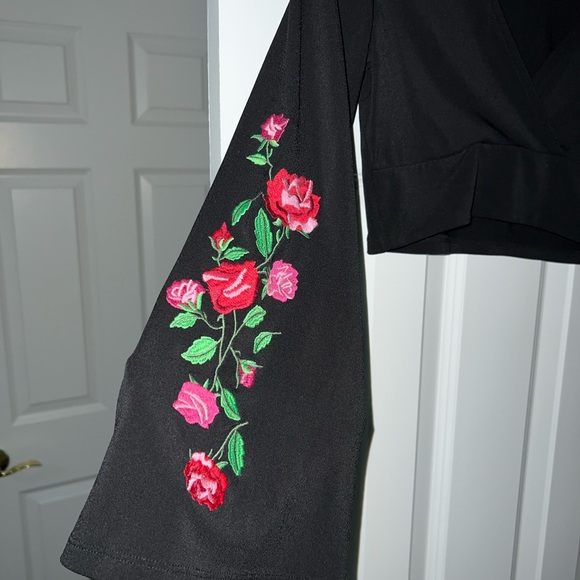 H&M Embroidery Crop Top - Picture 7 of 7